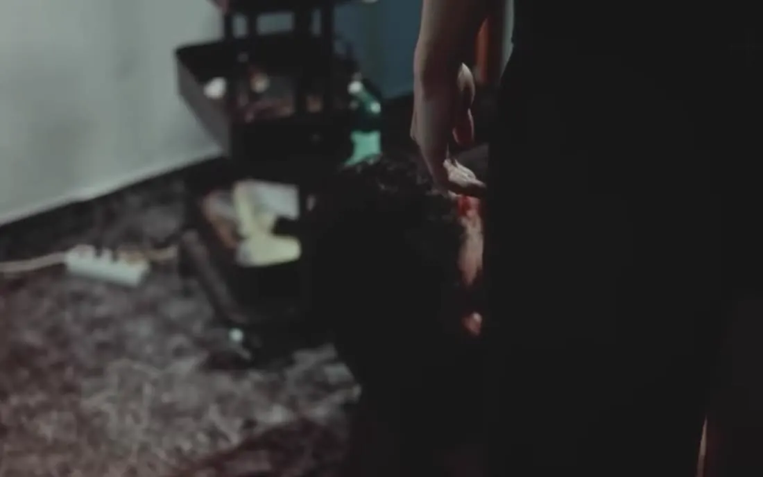 Sesión de tatuaje en el estudio