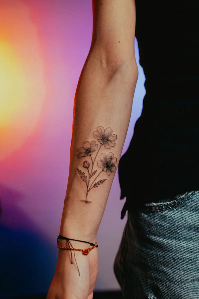 Tatuaje fineline floral