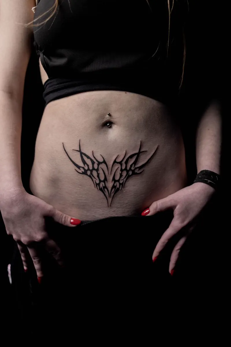 Tatuaje neotribal hecho en SRCINK STUDIO