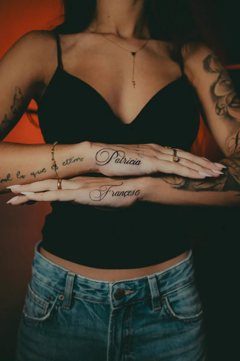 Tatuaje lettering hecho en SRCINK STUDIO